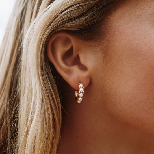 Huggies Mini Pearl Earrings 