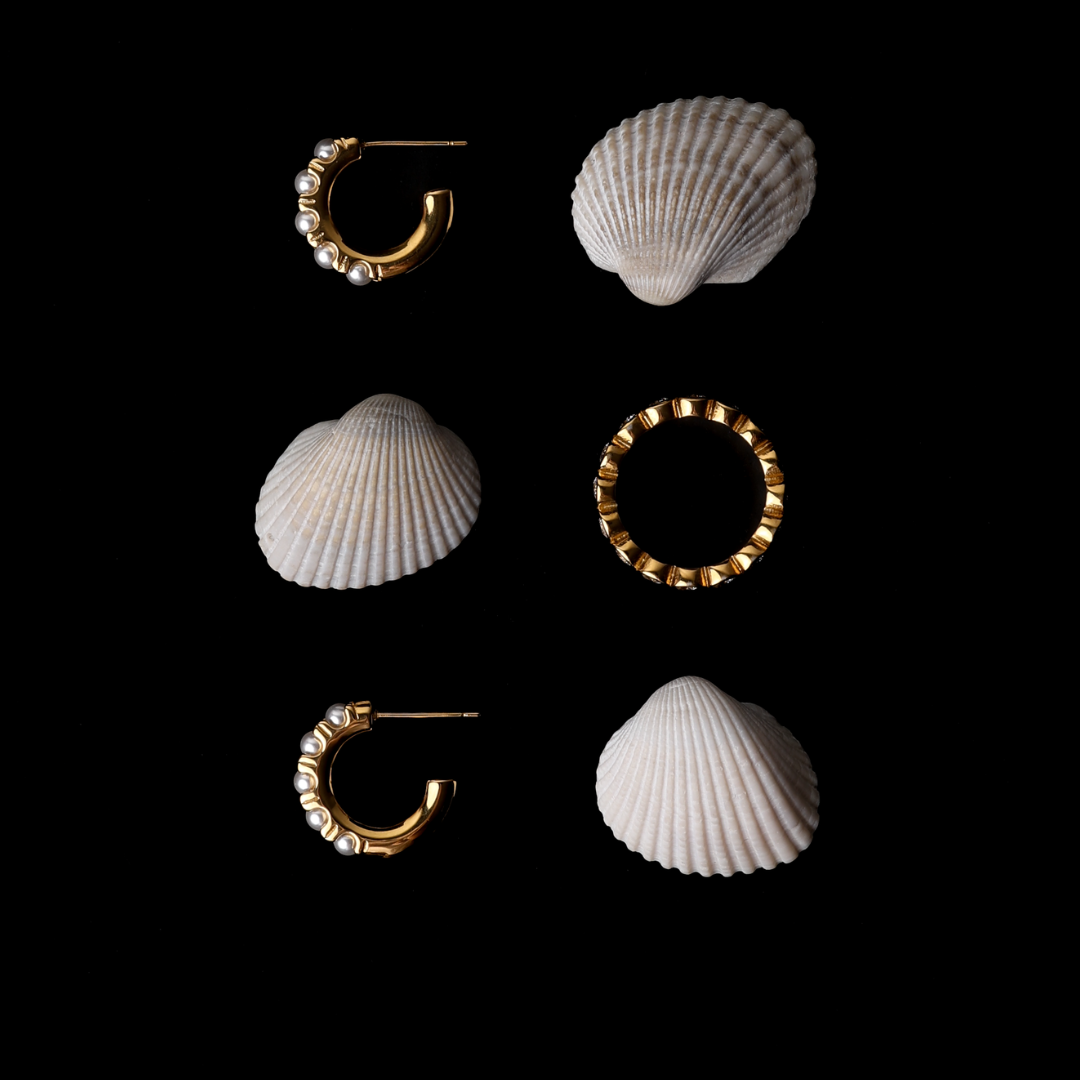 Huggies Mini Pearl Earrings 