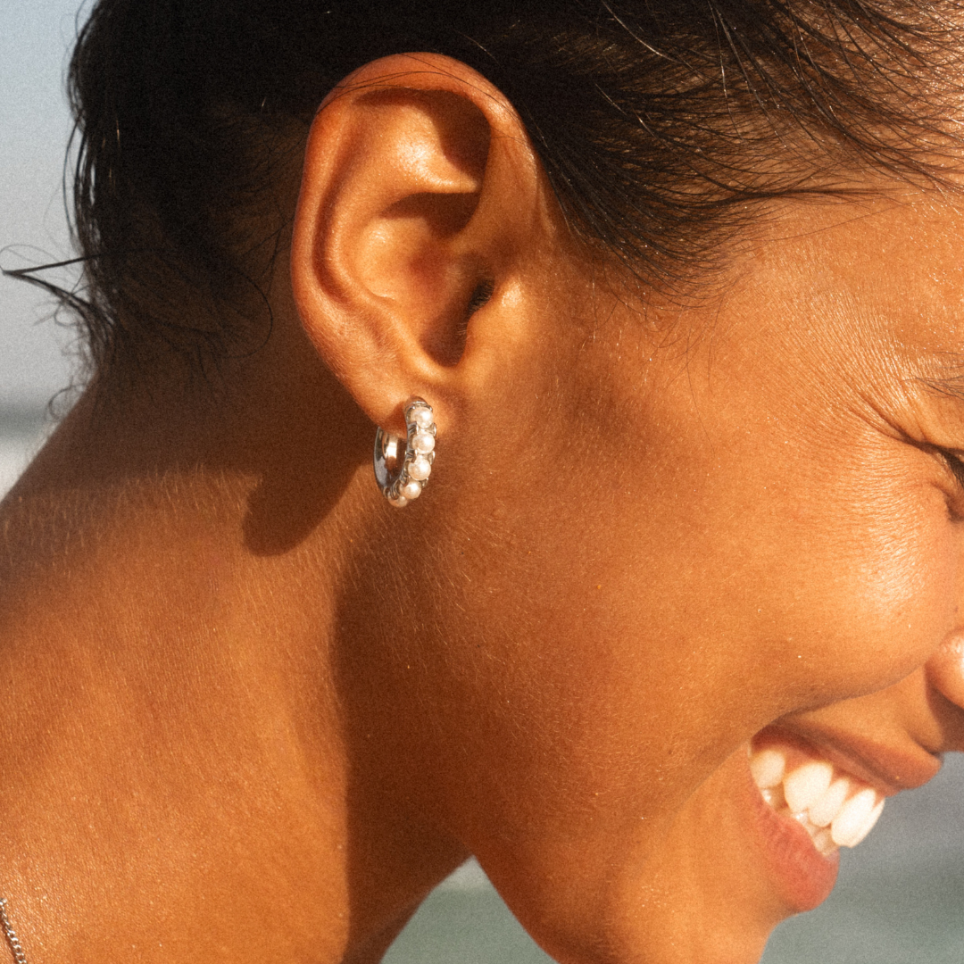 Huggies Mini Pearl Earrings 